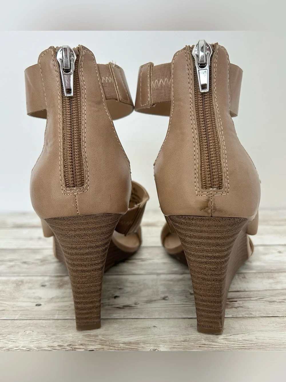 Merona Strappy Wedge Sandal in Tan size 6.5 Ankle Strap Summer Vacation Casual